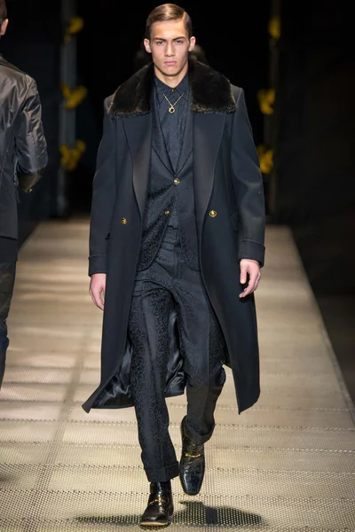 Look 12